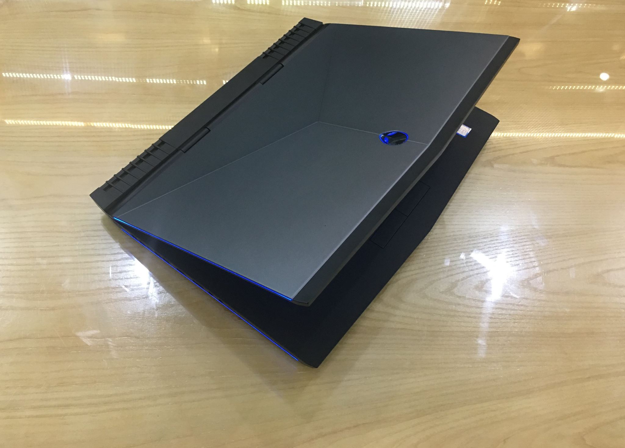 Laptop Dell ALIENWARE 15 R3 2017-1.jpg